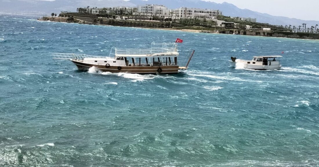 MUĞLA (AA) – Muğla'nın Bodrum ilçesinde kuvvetli fırtına günlük yaşamı