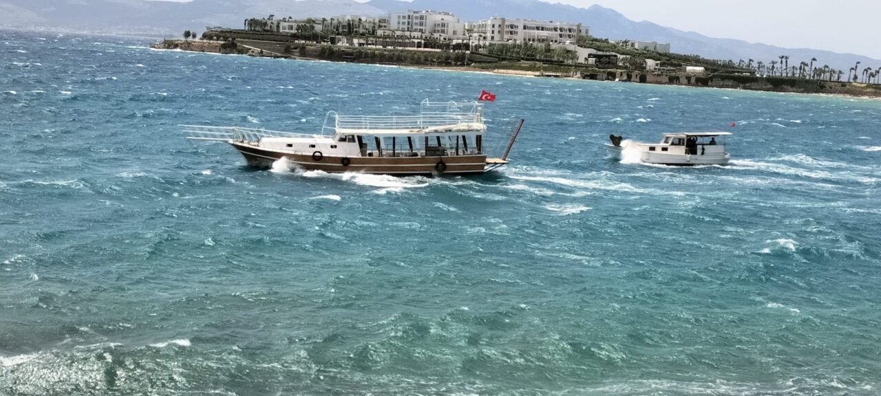 MUĞLA (AA) – Muğla'nın Bodrum ilçesinde kuvvetli fırtına günlük yaşamı