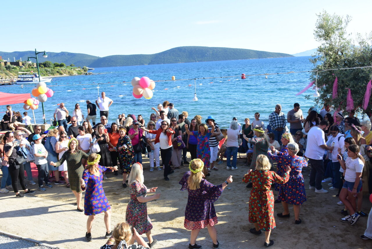 MUĞLA (AA) – Muğla'nın Bodrum ilçesinde "Uluslararası Hıdırellez Şenliği" gerçekleştirildi.
