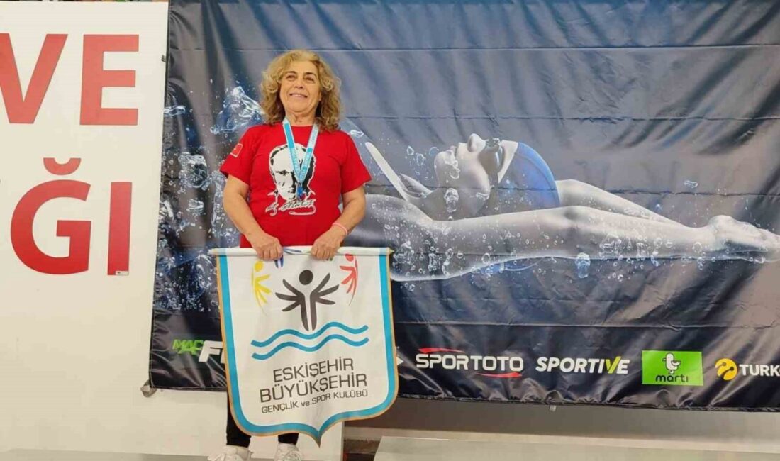 Eskişehir Büyükşehir Spor Kulübü’nün master yüzücüsü Kezban Yeşer, ulusal şampiyonada