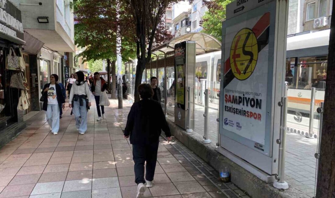 Eskişehirspor’un şampiyonluğunu ilan etmesinin ardından Eskişehir’de reklam panolarına ve çeşitli