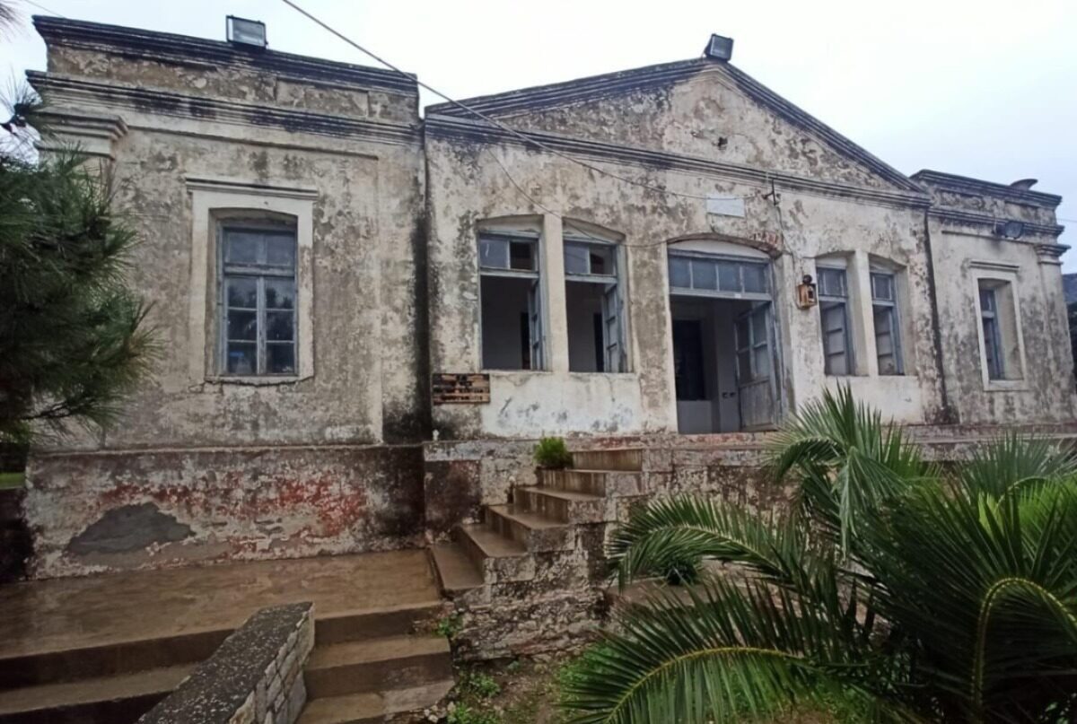MUĞLA (AA) – Datça ilçesinde tarihi ilkokul binasının yeniden eğitime