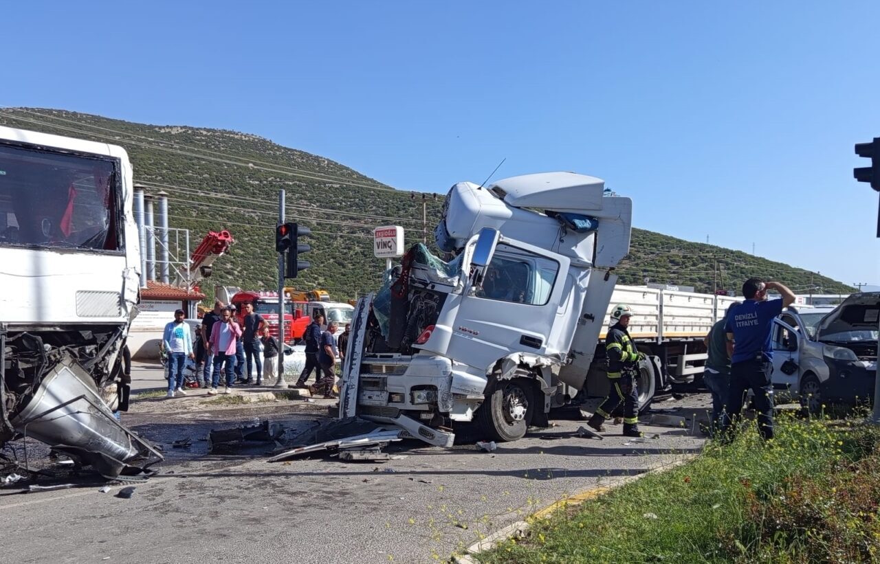 DENİZLİ (AA) – Denizli'nin Tavas ilçesinde meydana gelen trafik kazasında