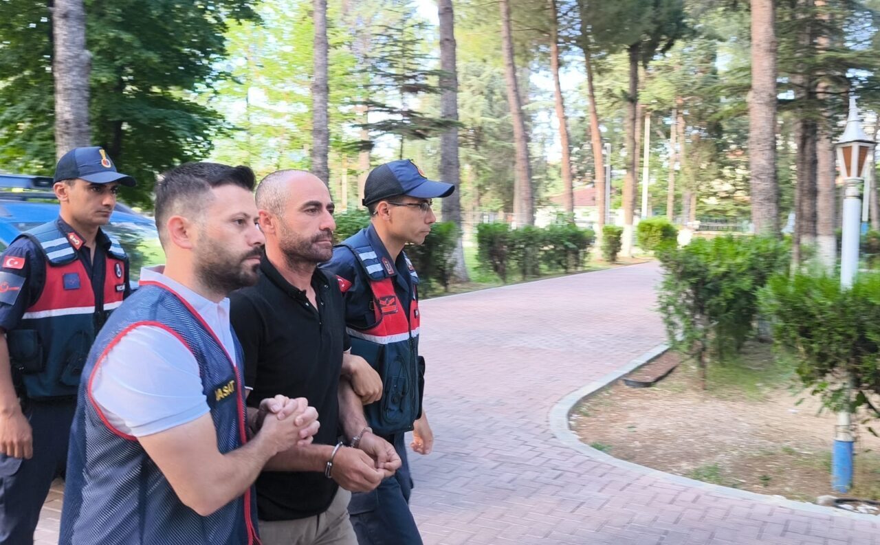 - Şüphelilerin 2 fabrika ve 3 evden 9 ayda 20