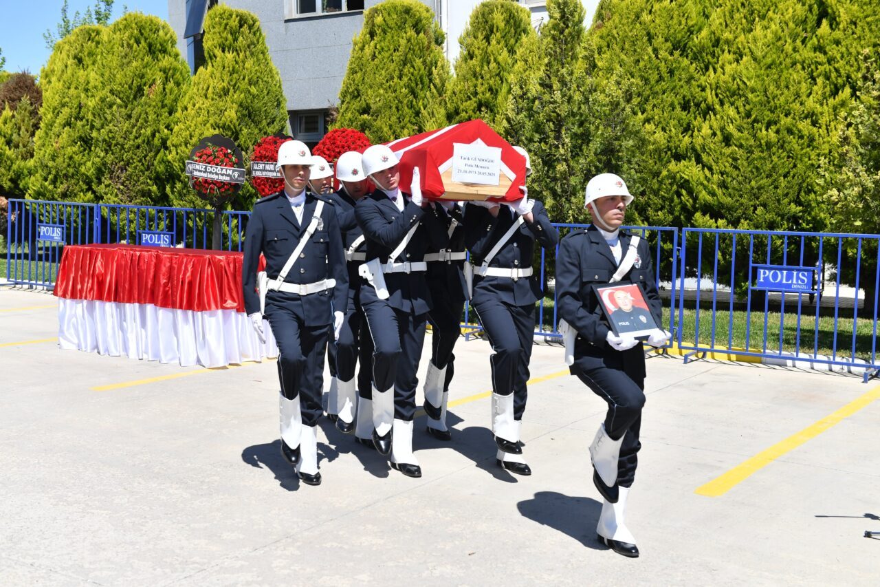 DENİZLİ (AA) – Denizli'de kalp krizi sonucu hayatını kaybeden polis