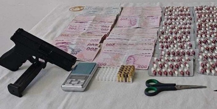 DENİZLİ (AA) – Denizli'nin Pamukkale ilçesinde düzenlenen uyuşturucu operasyonunda gözaltına