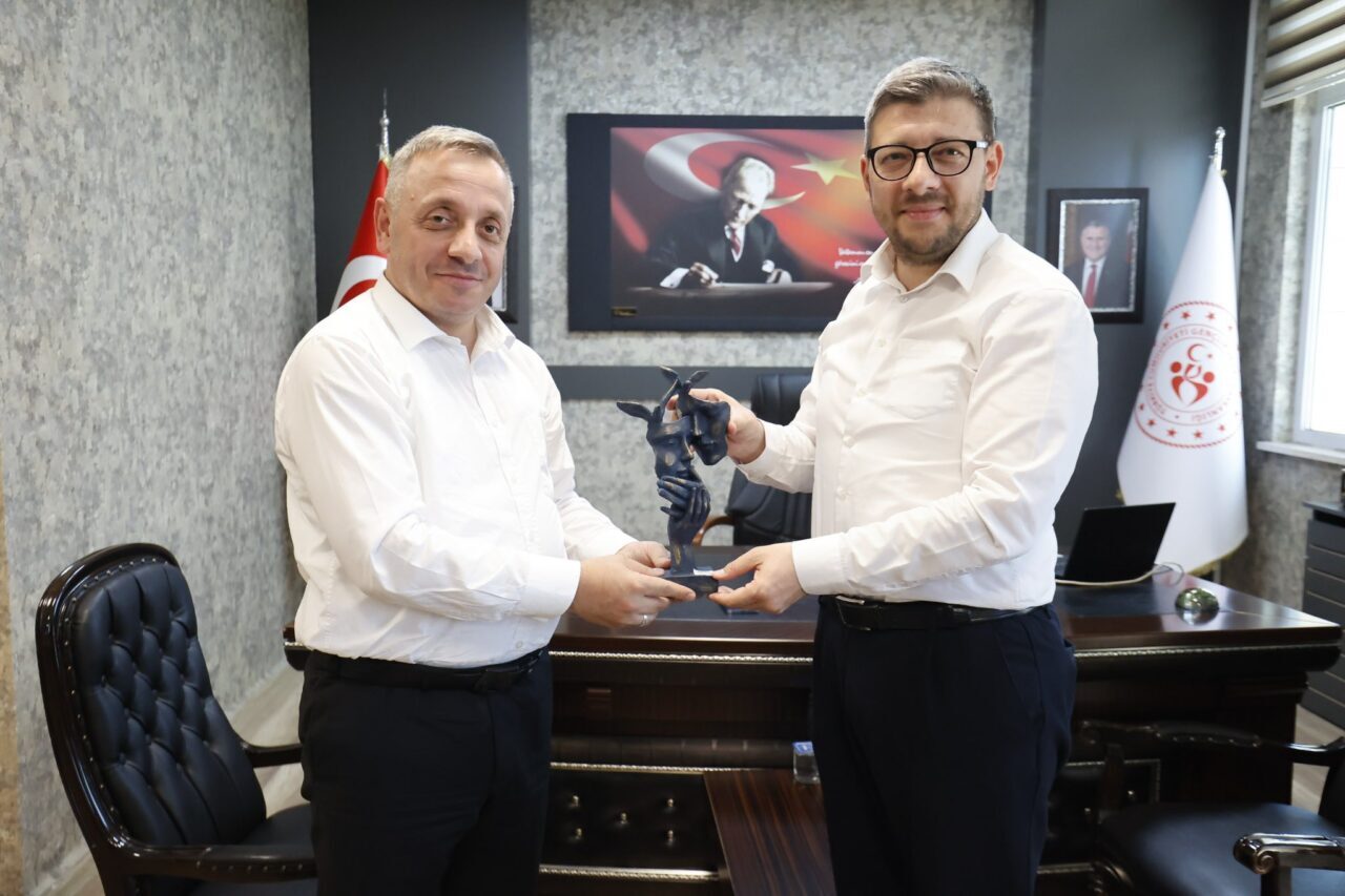 DENİZLİ (AA) – Yeşilay Denizli Şube Başkanı Hakan Şirin, Gençlik