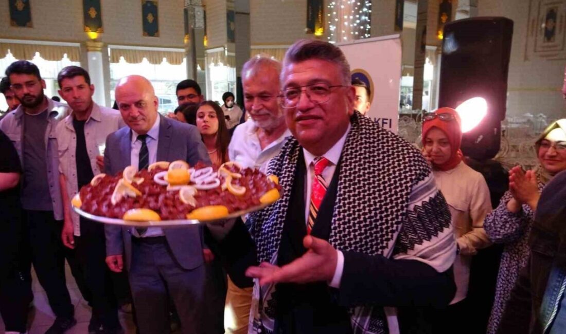 Kütahya Dumlupınar Üniversitesi Rektörü Prof. Dr. Süleyman Kızıltoprak, üniversite kampüsünde