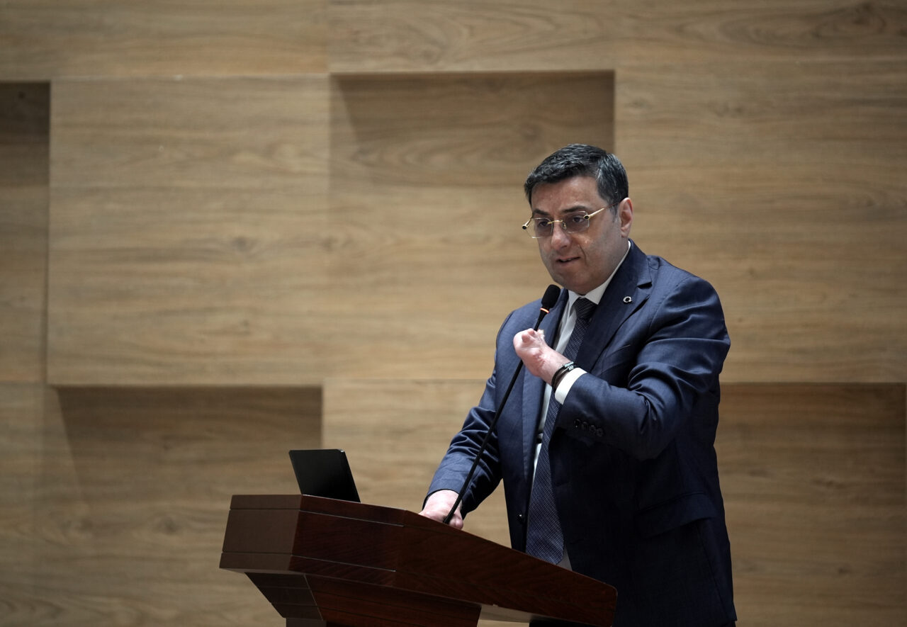 İZMİR (AA) – İzmir'de, bebekken buğday tarlasında çıkan yangında vücudunda