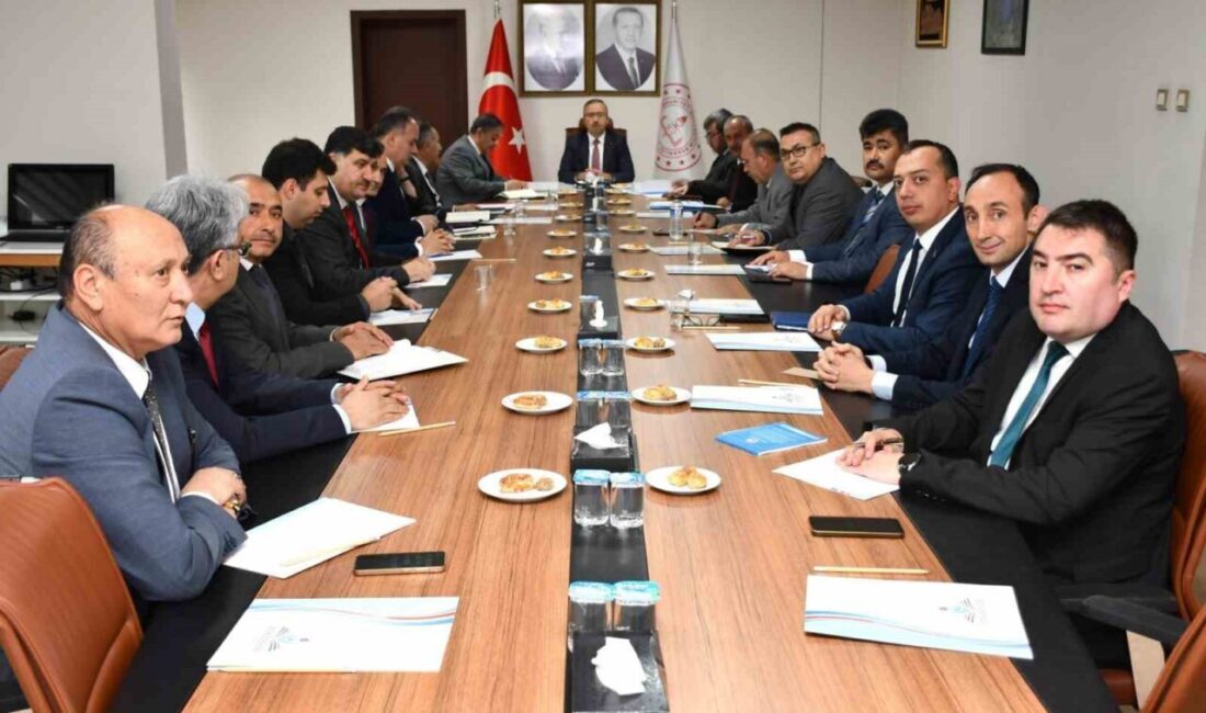 Eskişehir İl Milli Eğitim Müdürü Sinan Aydın ve ilçe milli