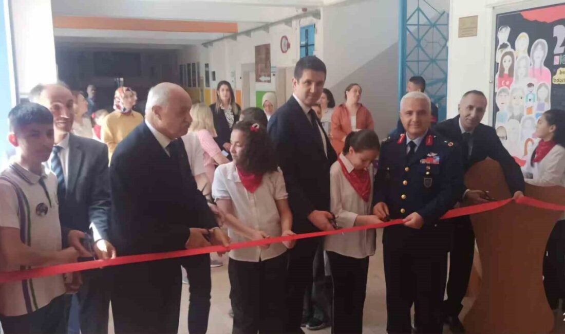 Eskişehir Orgeneral Halil Sözer Ortaokulu‘nda ‘Atatürk Çocukları Çok Severdi’ isimli
