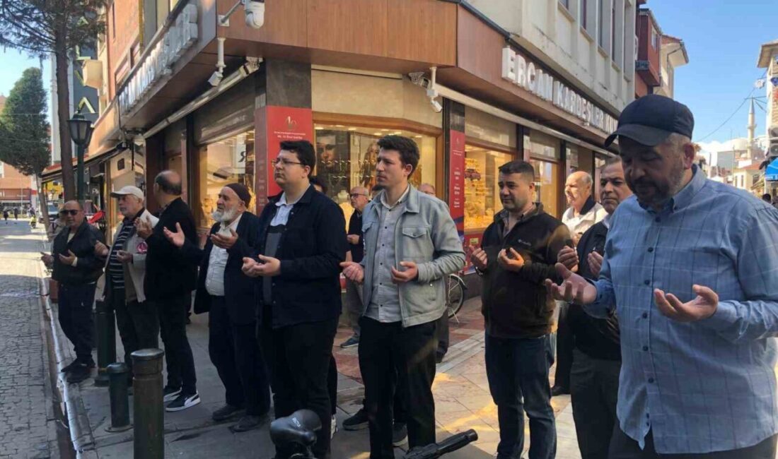 Eskişehir’deki Çarşı Camii’nde her pazartesi sabahı bir araya gelen çevre