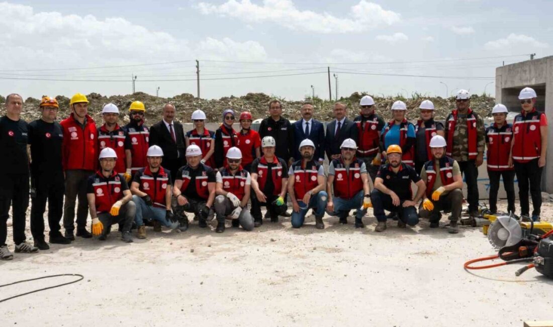 Eskişehir’de öğretmenler, depremde arama kurtarma tatbikatına katıldı. Eskişehir Valiliği koordinesinde,