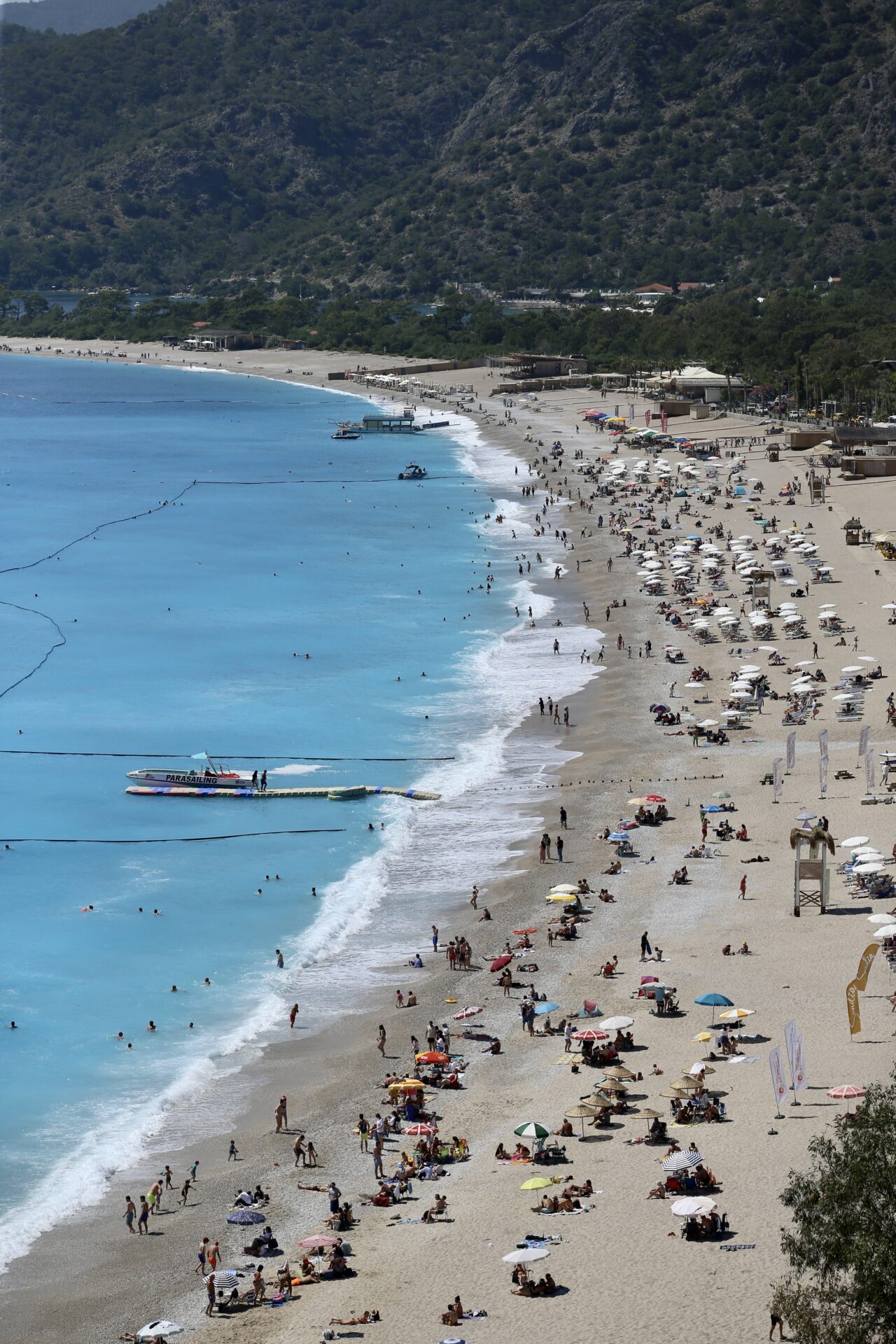 MUĞLA (AA) – Muğla'nın Fethiye ve Marmaris ilçelerinde sıcak havayı