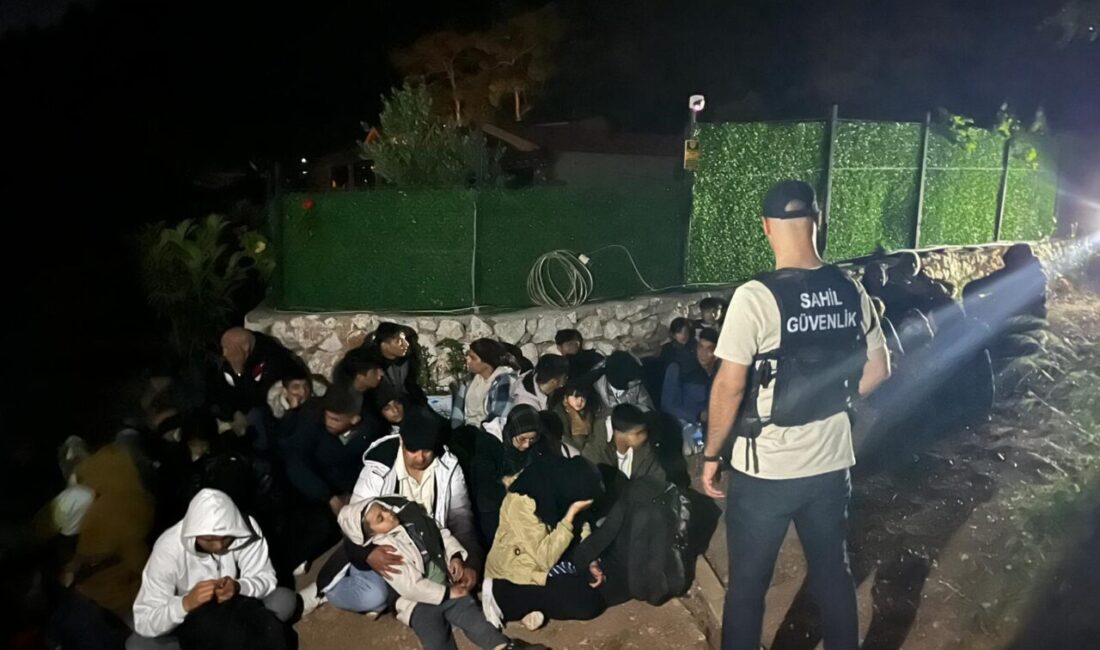 MUĞLA (AA) – Muğla'nın Fethiye ilçesindeki koyda 36 düzensiz göçmen