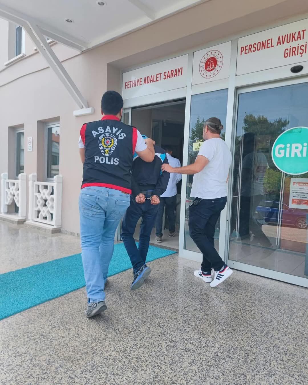 MUĞLA (AA) – Muğla'nın Fethiye ilçesinde, AK Parti ilçe başkanlığı