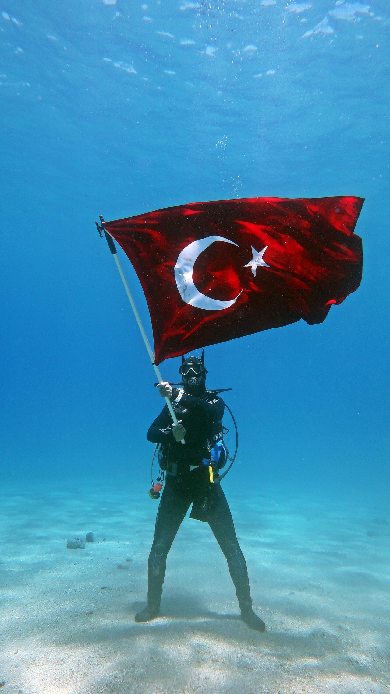 MUĞLA (AA) – Muğla'nın Fethiye ilçesinde bir grup dalgıç, 19