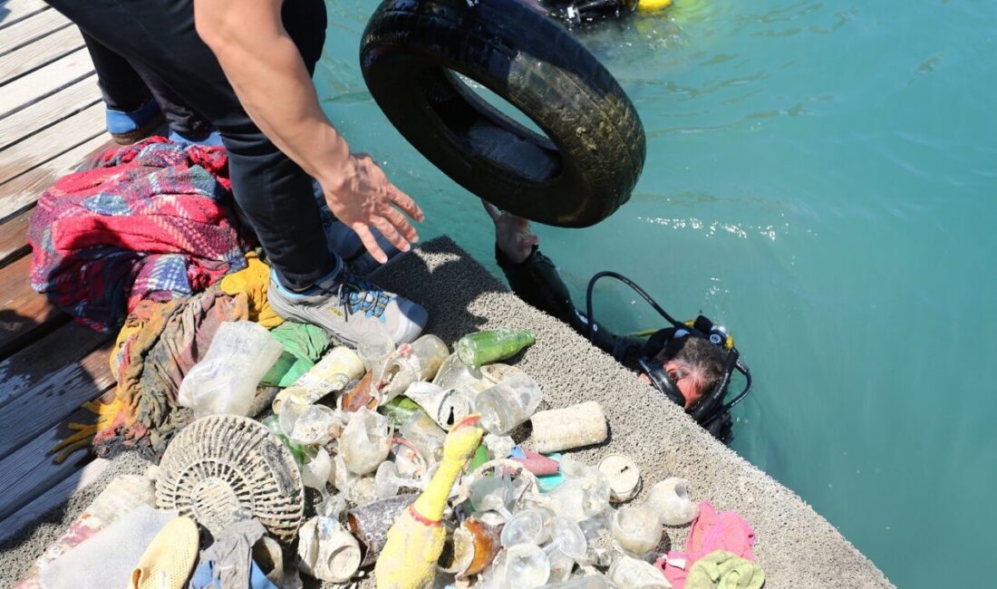 MUĞLA (AA) – Muğla'nın Fethiye ilçesinde deniz dibi temizliği yapıldı