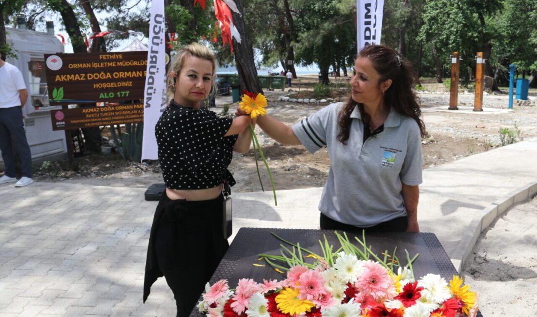 MUĞLA (AA) – Muğla'nın Fethiye ilçesinde engelli bireyler, deniz kenarında