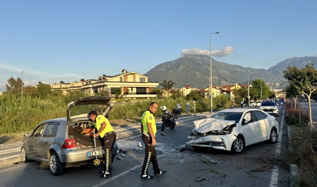 MUĞLA (AA) – Muğla'nın Fethiye ilçesinde iki otomobilin çarpışması sonucu