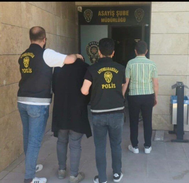 Afyonkarahisar’da gece girdiği kafenin kasasından bin TL çalıp “Paraya ihtiyacım