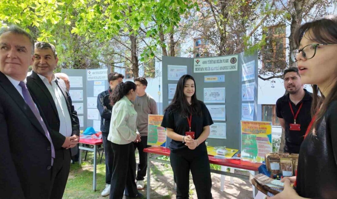 Kütahya’nın Gediz ilçesinde, eğitim-öğretim sezonunun sonuna yaklaşılırken okullarda düzenlenen bilim