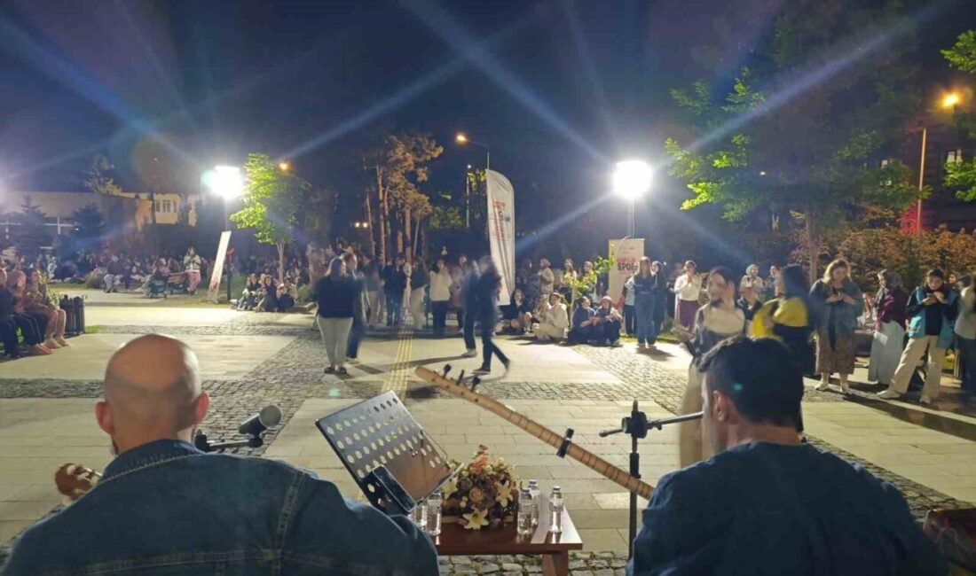 Eskişehir’de bir kız öğrenci yurdunda ’Gençlik Haftası’ çerçevesinde ’Gençlik Konseri’