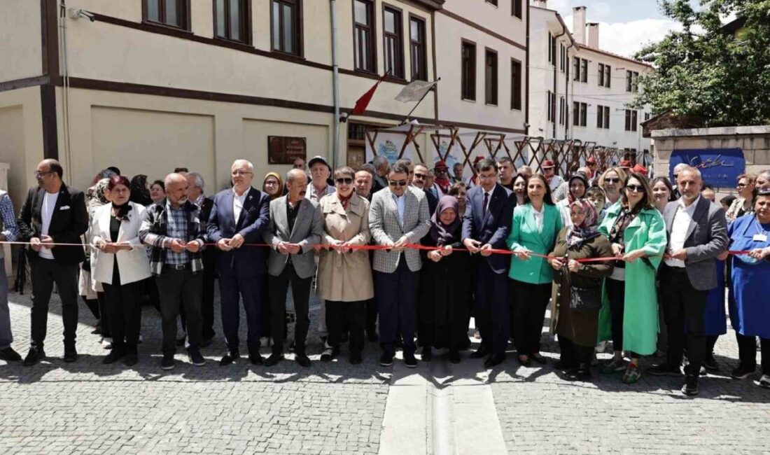 Kütahya Belediyesi, kentin kültürel mirasının simgelerinden biri olan Germiyan Sokak’ta