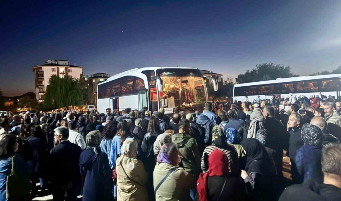 Afyonkarahisar’da 66 hacı adayı dualar eşliğinde kutsal topraklara uğurlandı. Program