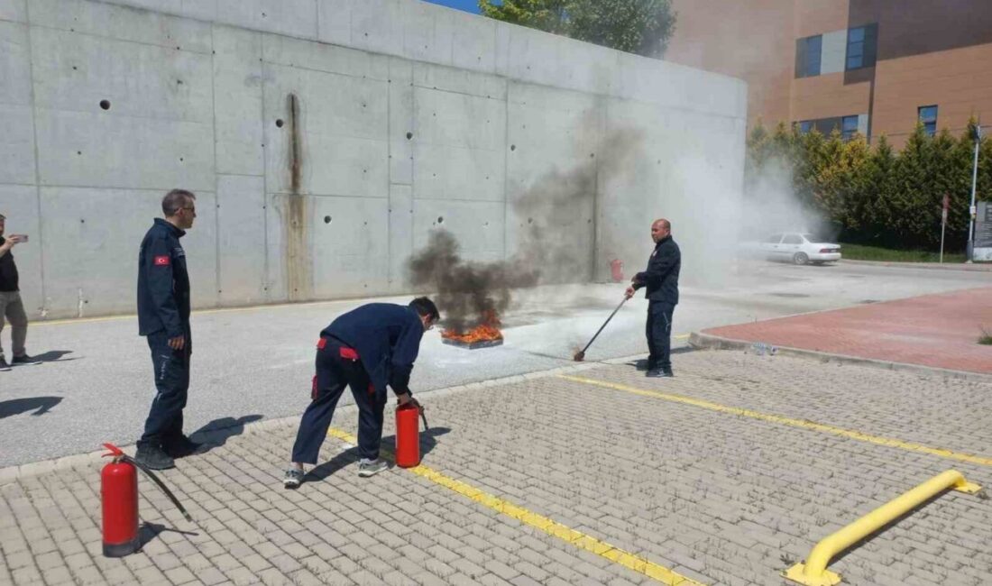 Eskişehir Şehir Hastanesi’nde gerçekleştirilen tatbikat gerçeği aratmadı. Acil Durum Afet