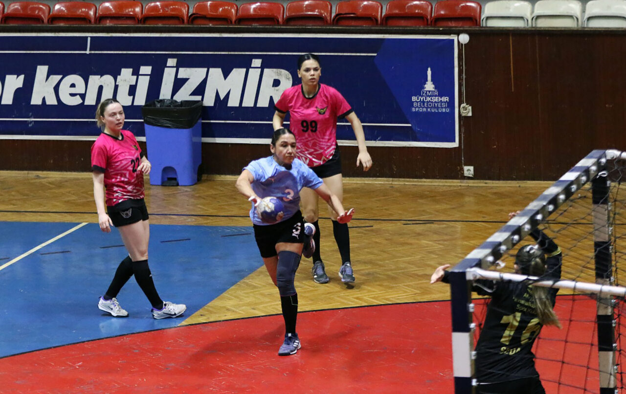 - İzmir Büyükşehir Belediyespor: 36 - Yenimahalle Belediyespor: 33
- Seride
