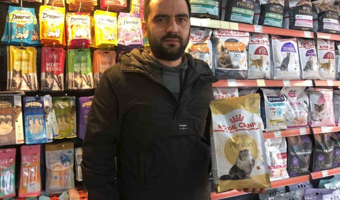 Eskişehir’de evcil hayvan ürünleri satıcılığı yapan Mehmet Türe, hayvan sahiplenmenin