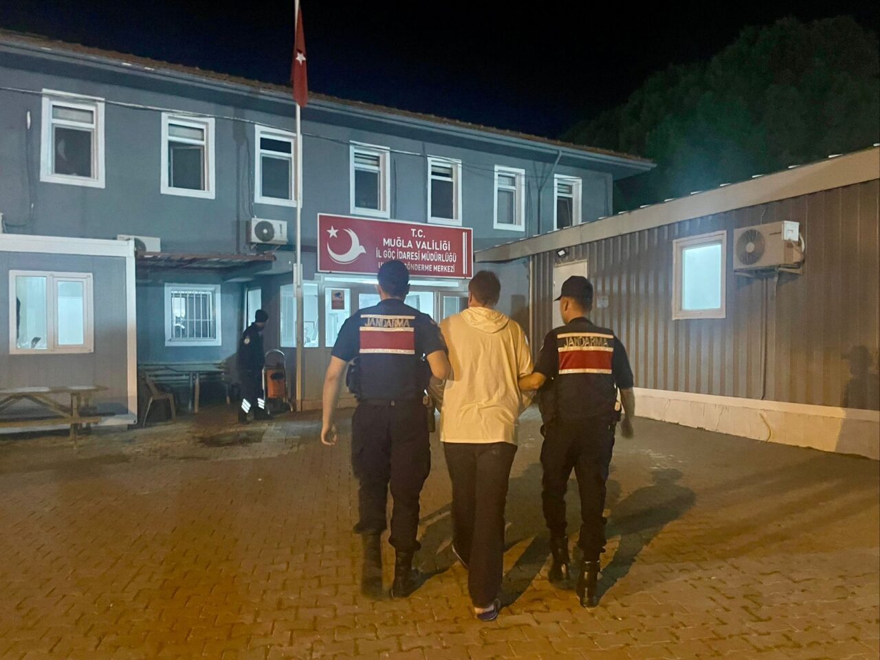 MUĞLA (AA) – Interpol tarafından kırmızı bültenle aranan yabancı uyruklu