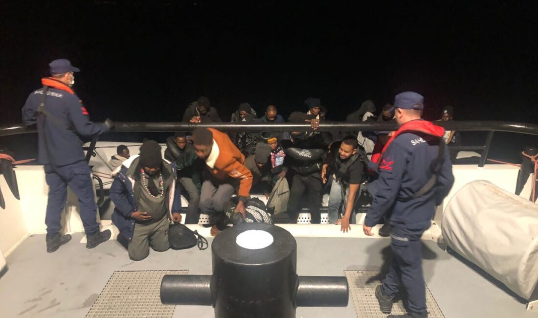 İZMİR (AA) – İzmir'in Dikili ilçesi açıklarında 28 düzensiz göçmen
