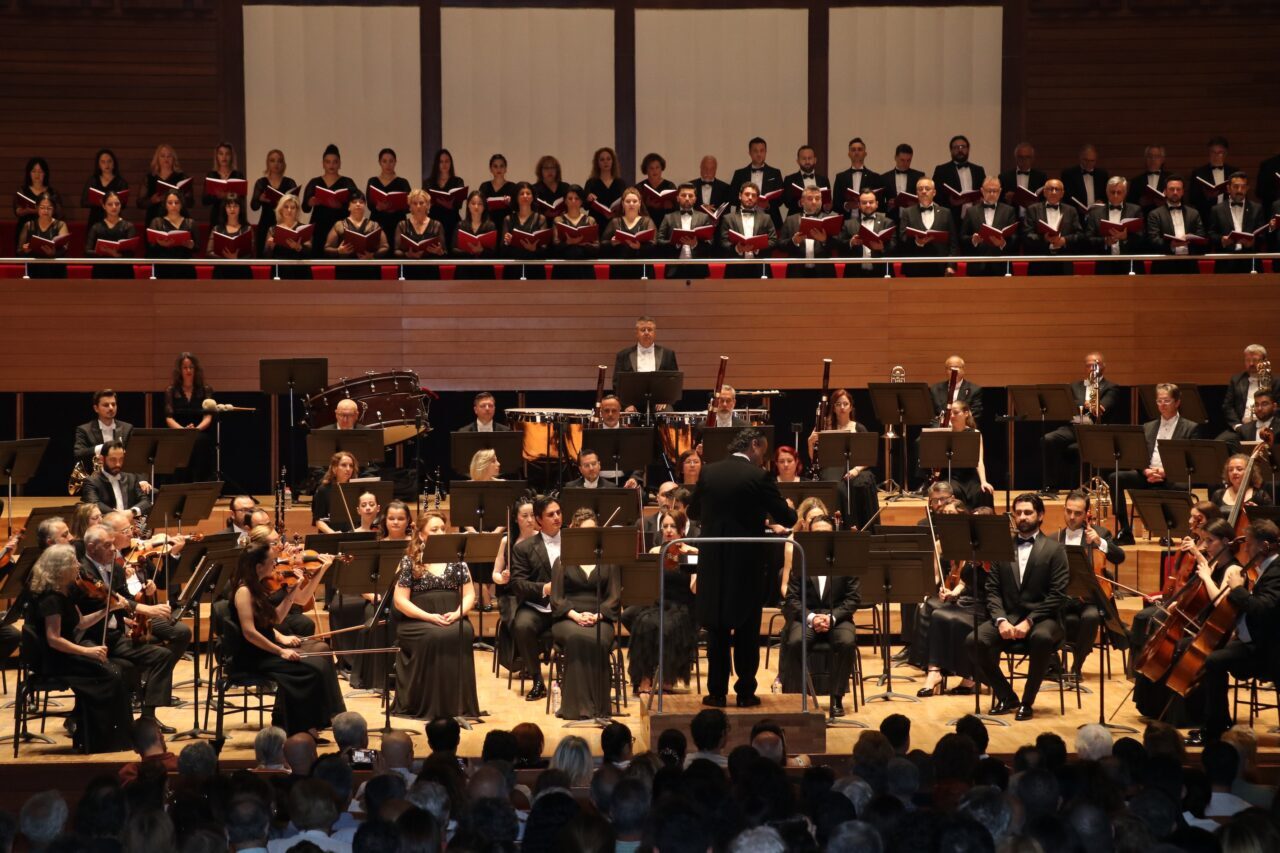 İZMİR (AA) – İzmir Devlet Senfoni Orkestrası, 50. konser sezonunu