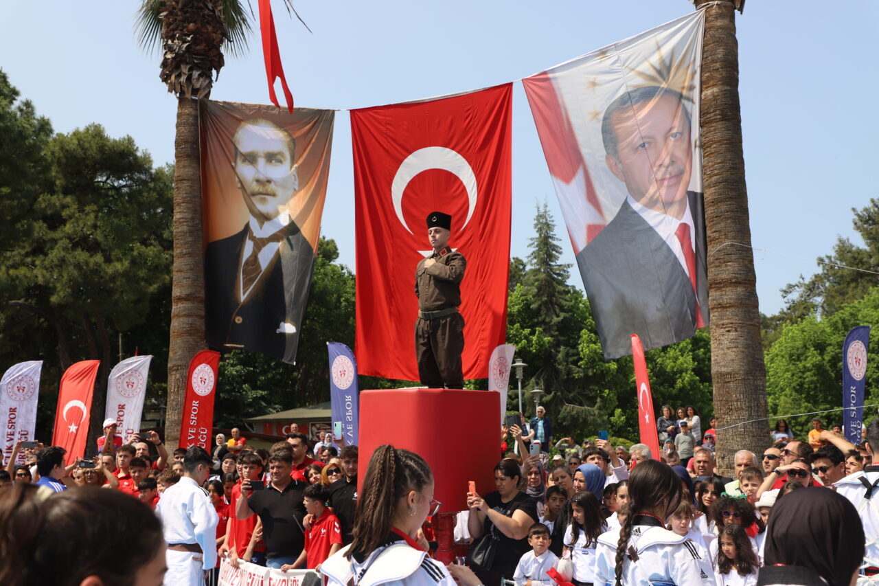İZMİR (AA) – İzmir, Manisa, Denizli, Aydın ve Uşak'ta, 19