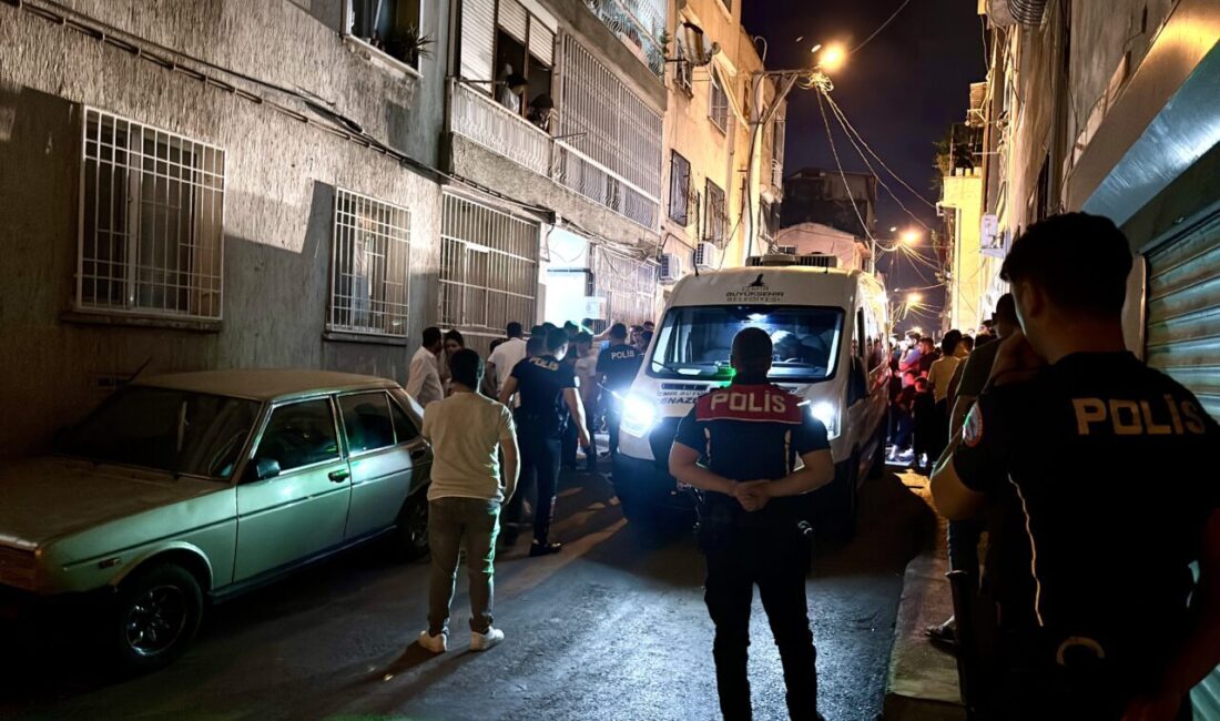 İZMİR (AA) – İzmir'in Konak ilçesinde bir kadın tartıştığı kocasını