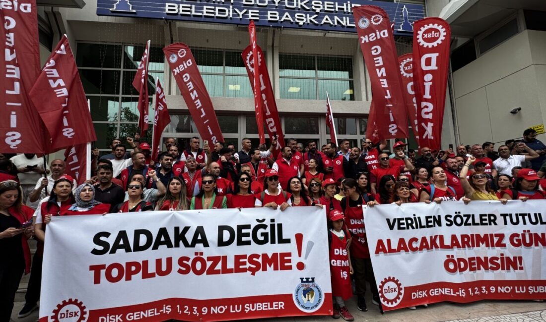 İZMİR (AA) – İzmir'de toplu iş sözleşmelerindeki anlaşmazlık nedeniyle Büyükşehir