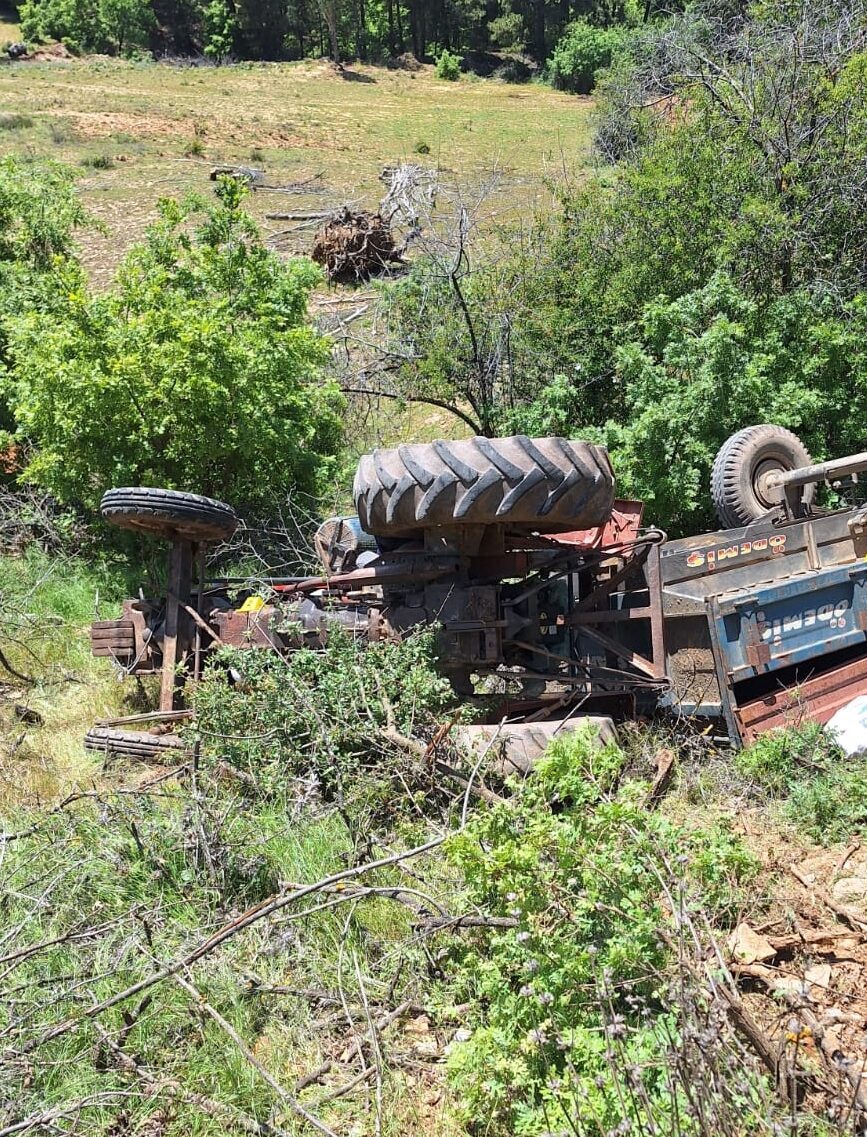 İZMİR (AA) – İzmir'in Ödemiş ilçesinde, devrilen traktörün altında kalan