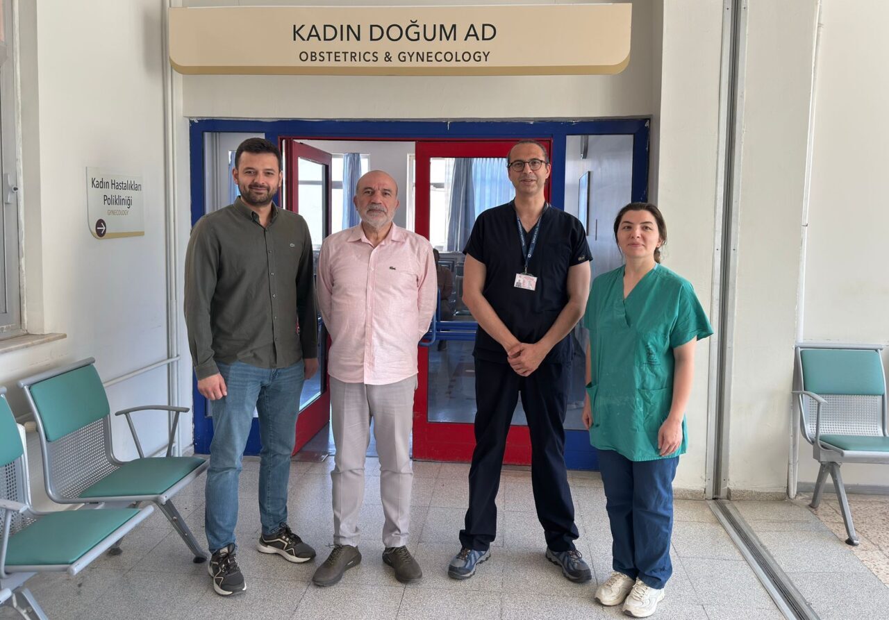 İZMİR (AA) – İzmir'de, karın boşluğunda 15 kilogramlık yumurtalık kisti