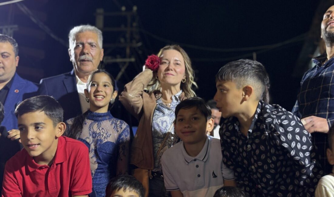 İZMİR (AA) – İzmir'de vatandaşlar, baharın müjdecisi Hıdırellez'i coşkuyla kutladı.