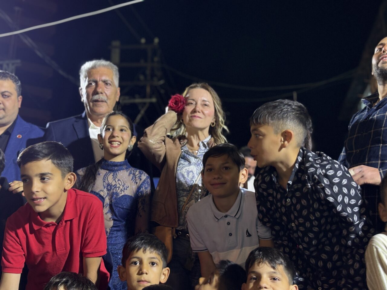İZMİR (AA) – İzmir'de vatandaşlar, baharın müjdecisi Hıdırellez'i coşkuyla kutladı.