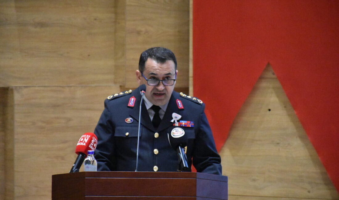 İZMİR (AA) – İzmir'de Karayolu Trafik Güvenliği Haftası dolayısıyla etkinlik