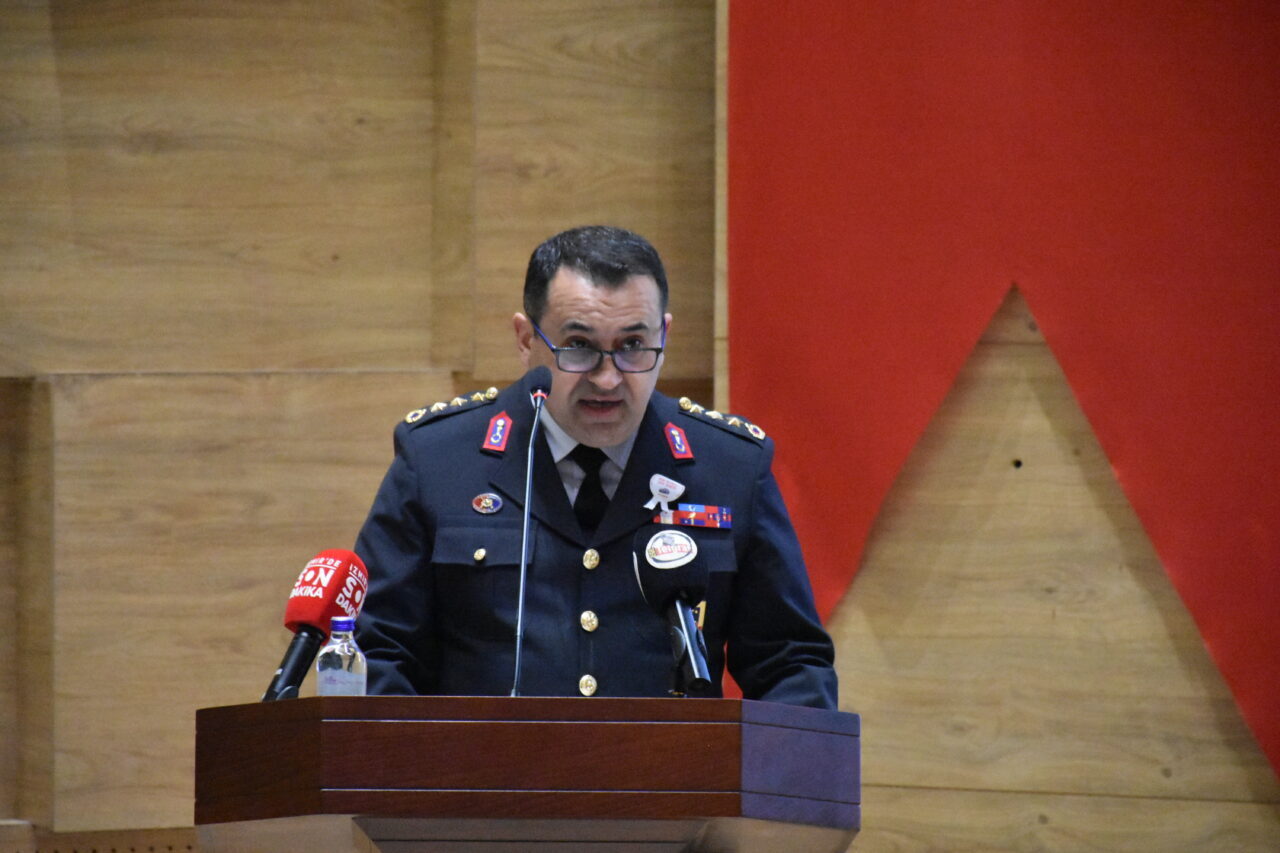 İZMİR (AA) – İzmir'de Karayolu Trafik Güvenliği Haftası dolayısıyla etkinlik