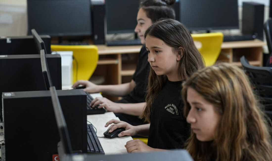 - Kentte görev yapan yaklaşık 45 bin 500 öğretmen ile