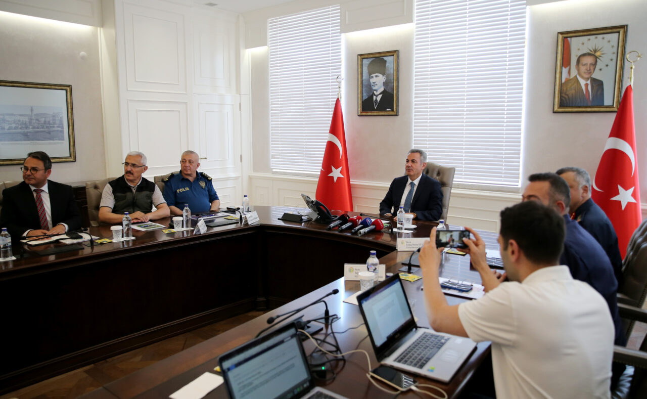 İZMİR (AA) – İzmir Valisi Süleyman Elban, orman yangınlarının önlenmesi