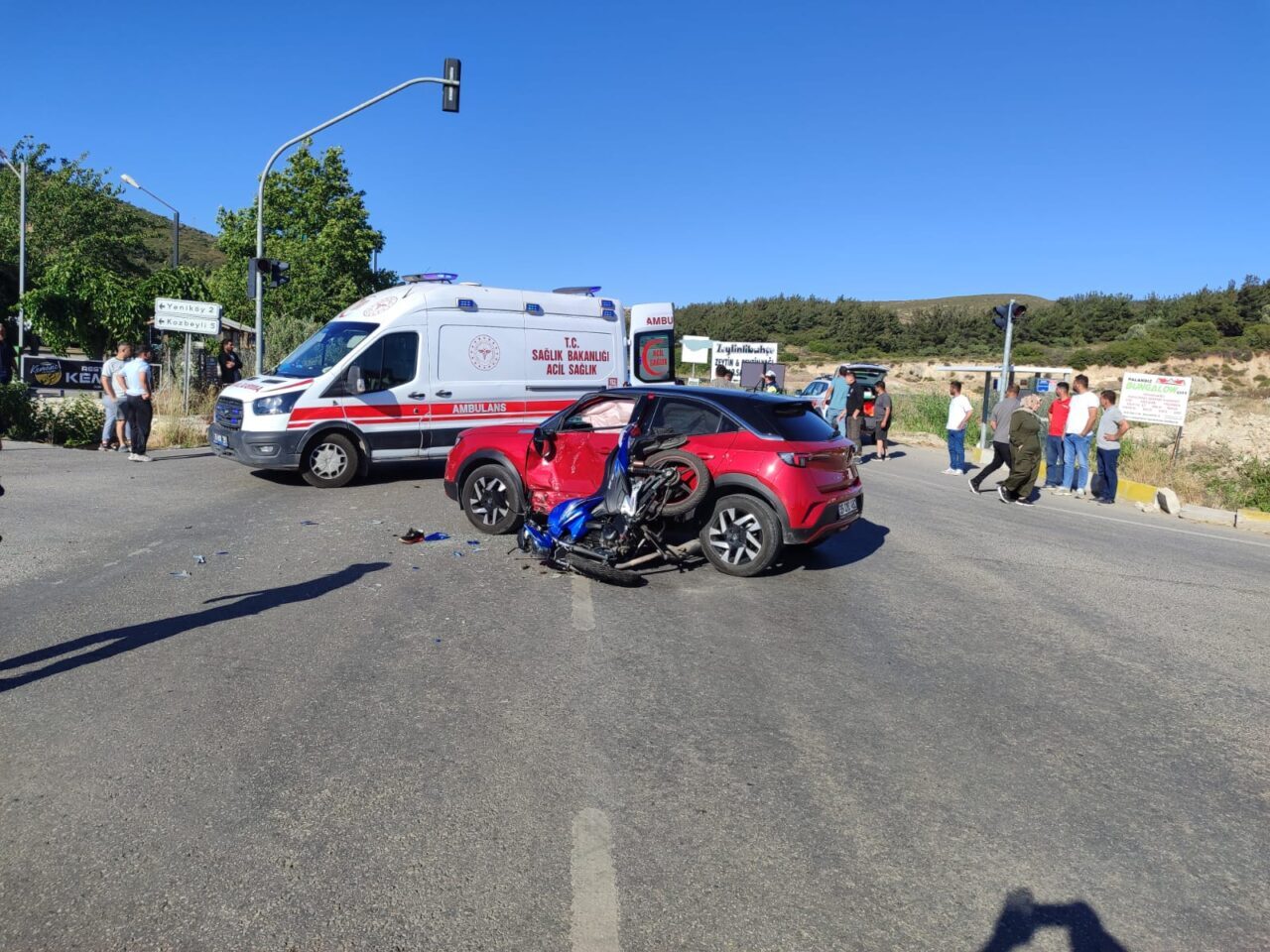 İZMİR (AA) – İzmir'in Foça ilçesinde otomobille çarpışan motosikletin sürücüsü