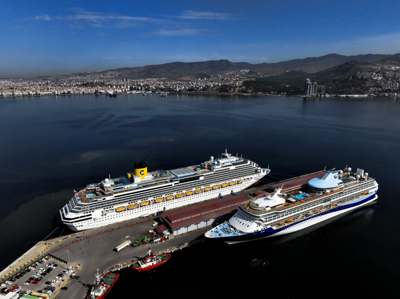 İZMİR (AA) – İzmir'e "Costa Fascinosa" ile "Marella Discovery 2"