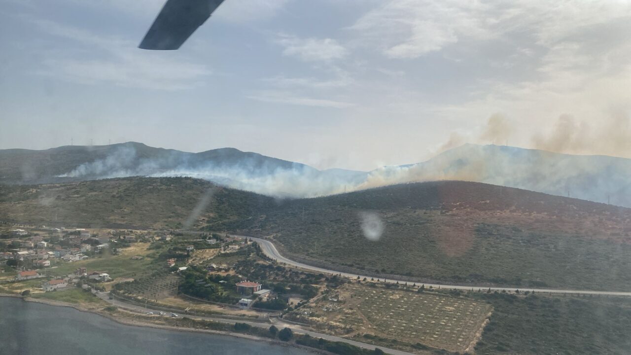 İZMİR (AA) – İzmir'in Urla ilçesinde makilik alanda çıkan yangına