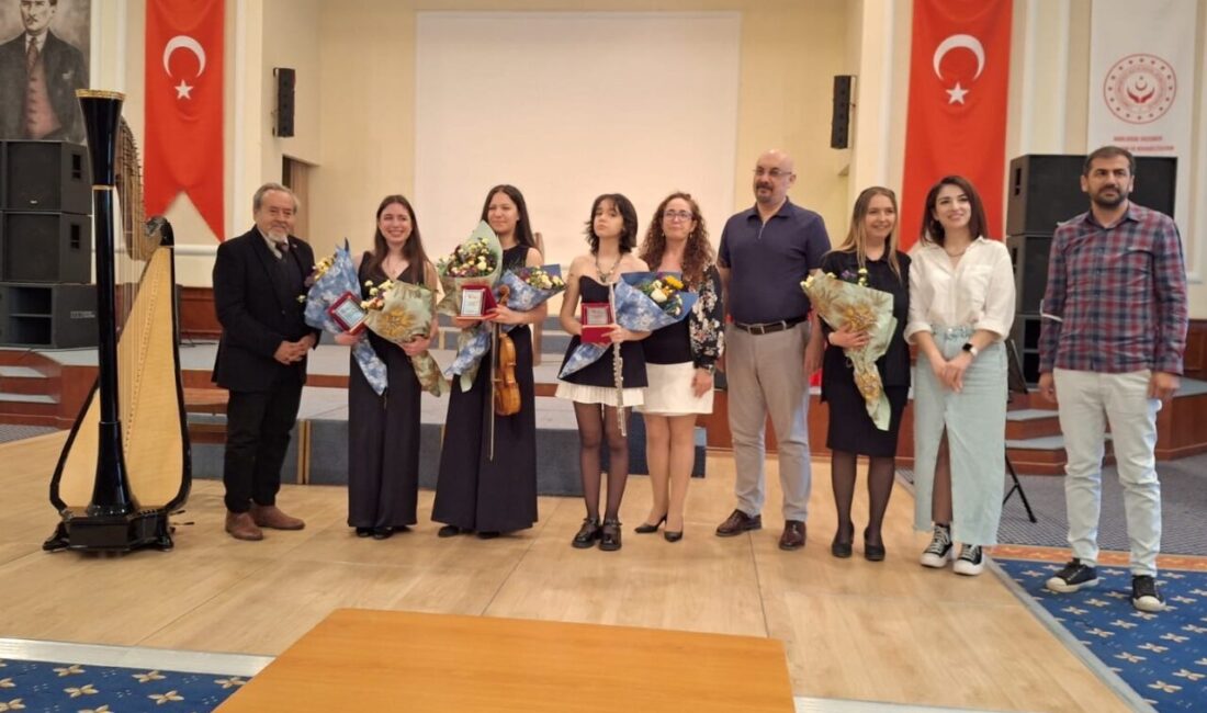 İZMİR (AA) – Uluslararası birçok yarışmalarda derece elde eden genç